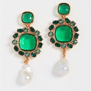 Oscar De La Renta
Crystal earrings